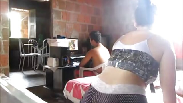 hd :  Djevojka uživa u tome dok njezin mladić jaše besplatni lezbijski filmovi na njemu Seksi porno video 