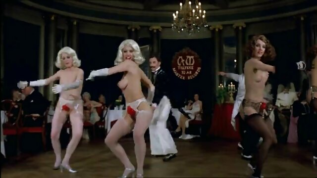 hd :  Blijedoputa djevojka  uzima dva dika u trojku Seksi porno video 