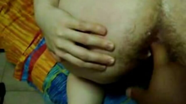 hd :  Bebe s atraktivnim figurama jednostavno obožavaju primamljivog polubrata Seksi porno video 