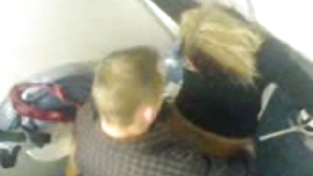 hd :  Šarmantna crnka tinejdžerka  se napali nakon treninga Seksi porno video 