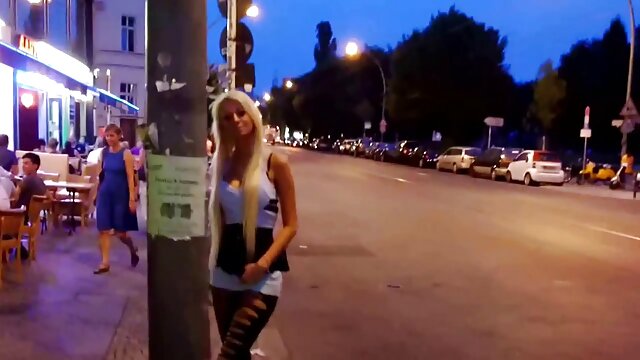 hd :  Ćelavi momak uživa u vlažnoj pički svoje  mlade ljubavnice Seksi porno video 