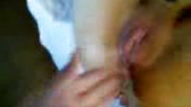 hd :  Preslatka tinejdžerica zavede muškarca i dobije čavle Seksi porno video 
