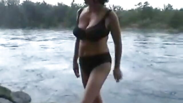 hd :  Zahvalna crnka teen puše obješen debeo  kurac u POV Seksi porno video 